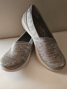 NWOT BZEES LOLLIPOP SLIP ON SNEAKERS Sz 9